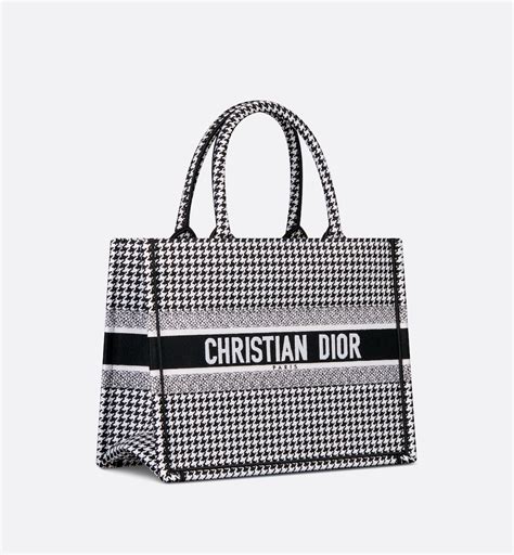 dior hahnentritt|Mittelgroße Dior Book Tote Hahnentrittstickerei in Schwarz und .